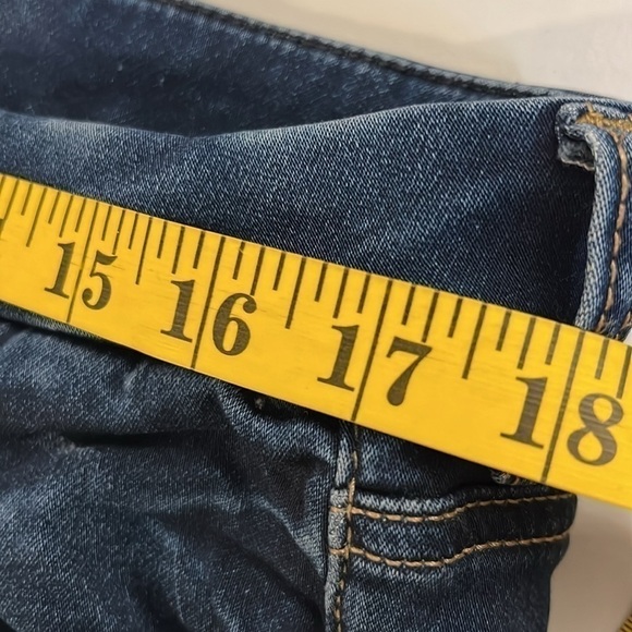 American EAGLE Next Level Stretch Curvy Hi Rise Jeggings Distressed size 18short - Picture 8 of 13